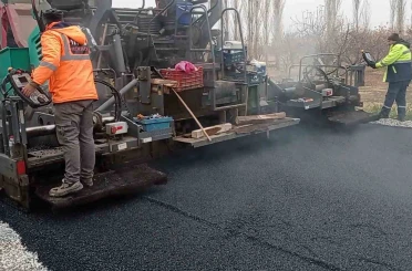 Sultan Sazlığı yoluna sıcak asfalt serimi yapıldı 