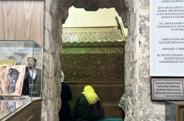 Sultan Şeyhmus türbesi ve medresesi binlerce ziyaretçiyi ağırlıyor 