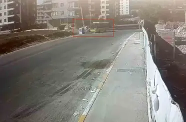 Sultanbeyli’de İETT otobüsü ile otomobil çarpıştı: 1’i bebek 4 yaralı
