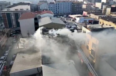 Sultangazi’de bir binada çıkan yangında can pazarı: Alevlerin arasından atladı