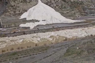 Sümbül Dağı’nda çığ devam ediyor 