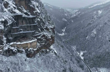 Sümela Manastırı beyaza, Altındere Vadisi sessizliğe büründü 