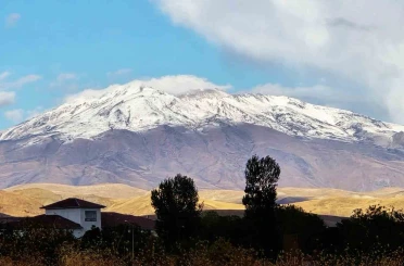 Süphan Dağı beyaza büründü 