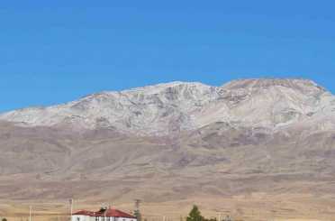 Süphan Dağı beyaza büründü 