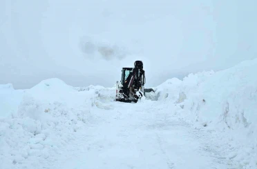 Süphan Dağı tırmanışına tipi ve kar engeli 