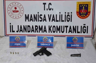 Şüpheli gençten tabanca ve mermi çıktı 