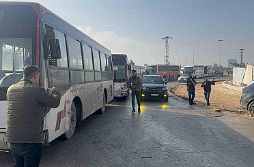 Suriye’de Şeyh Maksud Mahallesine gelen 20 otobüs, teslim olan SDG’li teröristleri farklı bölgelere götürecek 