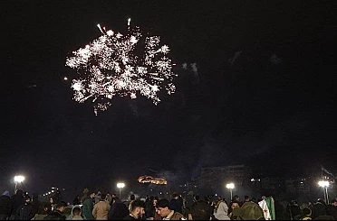 Suriyeliler Emevi Meydanı’nda 2026’ya coşkuyla girdi 