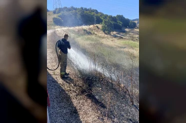 Susurluk’ta arazi ve koruluk alanda çıkan yangın söndürüldü 