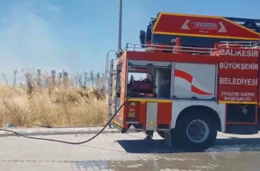 Susurluk’ta pazar alanına yakın ot yangını 