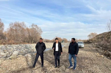 Susuz Çayı’nda dere ıslahı ve taşkın koruma çalışmaları sürüyor 