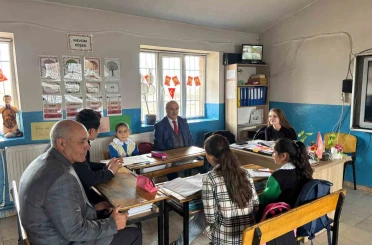 Susuz Kaymakamı Tutal, öğretmen ve öğrencilerle buluştu 