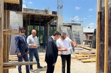 Susuz’da yatırımlar yakından takip ediliyor: Kaymakam Furkan Öztürk’ten hastane ve okul incelemesi 