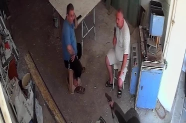 Taburede otururken silahlı saldırıya uğradı: O anlar kamerada 