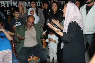 Tahliye olan Güran’lar cezaevinden çıktı, Narin’in mezarını ziyaret etti 