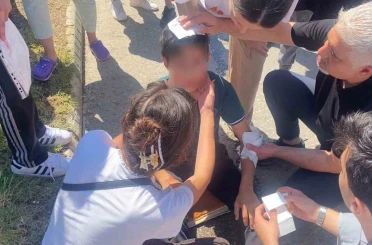 Takdir belgesi sevinci hastanede bitti: Yolun karşısına geçerken otomobil çarptı 