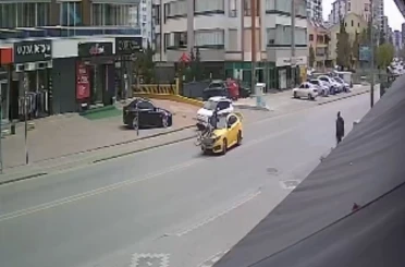 Taksi bisikletle çarpıştı: 1 yaralı