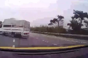 Taksi şoförü, 6 kişinin canını ustaca manevrayla kurtardı: O anlar kamerada