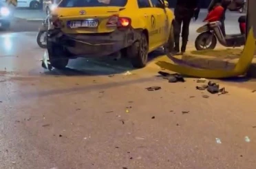 Taksiye çarpan motosikletli ağır yaralandı 