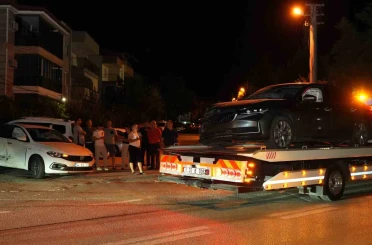 Tali yoldan çıkan otomobil 5 aracın karıştığı zincirleme kazaya neden oldu 
