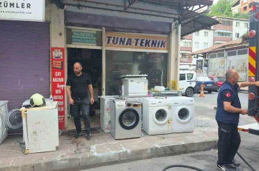 Tamircinin deposunda çıkan yangın korkuttu 
