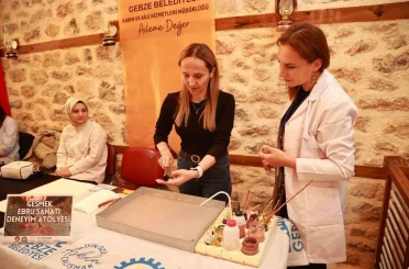 Tarihi mekanda "ebru" etkinliği 