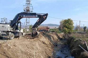 Tarım arazileri taşkınlara karşı korunuyor 