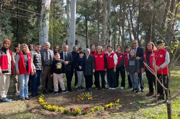 Tarım Lisesi öğrencilerinden özel eğitim okuluna çiçekli destek 