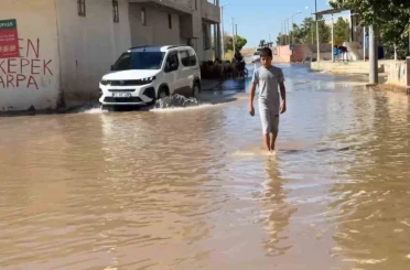 Tarımsal sulama suyu caddeleri göle çevirdi 