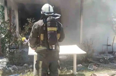 Tarladaki evde çıkan yangın itfaiye ekiplerince söndürüldü 