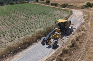 Tarsus Belediyesinden hasat öncesi kırsal yollara bakım 