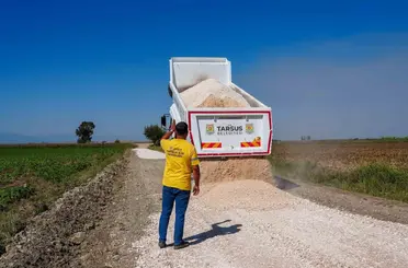 Tarsus’ta arazi yollarında bakım ve düzenleme çalışması