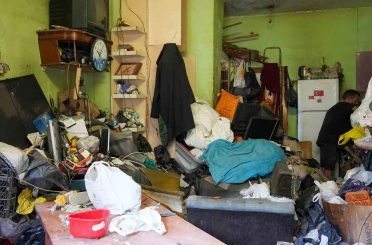 Tarsus’ta bir evden 28 ton çöp çıkarıldı