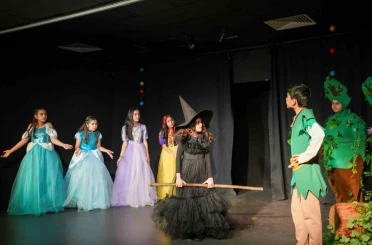 Tarsus’ta çocuklardan anlamlı tiyatro gösterisi 