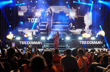 Tarsus’ta cumhuriyet coşkusu Sefo konseriyle zirveye ulaştı 