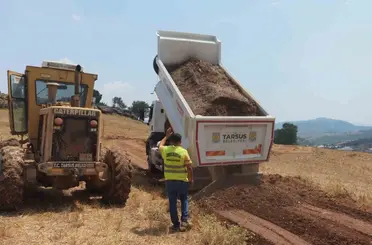 Tarsus’ta kırsal mahallelerin yolları yenileniyor
