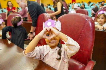 Tarsus’ta meclis koltukları bu kez kız çocuklarının oldu 