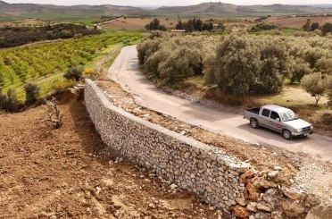 Tarsus’ta yol ve yaya güvenliği artırıldı 