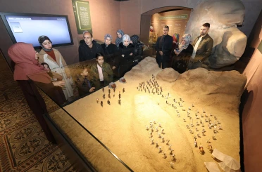 Taş Bina’daki Siyer Sergisi yoğun ilgi görüyor
