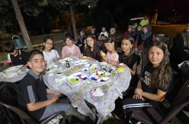 Taşlar minik ellerde sanata dönüştü 