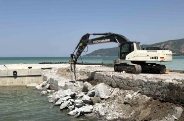 Tatvan sahilindeki iskele yenileniyor 