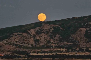Tatvan’da "Kanlı Ay" tutulması 