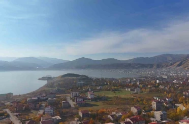 Tatvan’da sonbaharın büyüleyici renkleri görüntülendi 