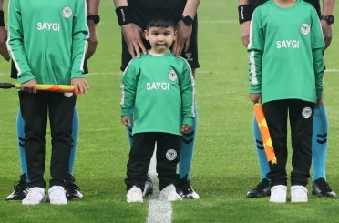 Tavaslı minik Mehmet için Konyaspor-Fenerbahçe maçının seremonisinde farkındalık oluşturuldu 