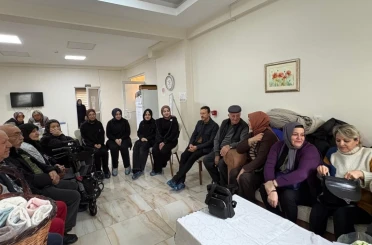 Tavşanlı 15 Temmuz Fen lisesinden huzurevine ziyaret 