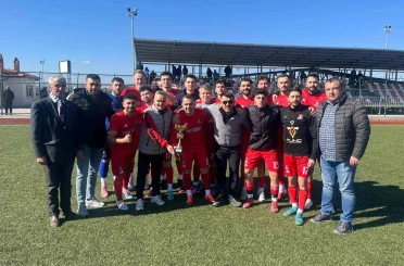 Tavşanlı Demirbilekspor kupasını aldı 