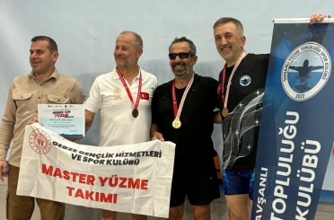 Tavşanlı’da açılan yüzme havuzu 3 çocuk babasını şampiyon yaptı 