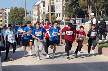 Tavşanlı’da gençler Cumhuriyet koşusunda ter döktü
