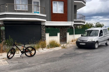 Tavşanlı’da hafif ticari araç bisiklete çarptı 