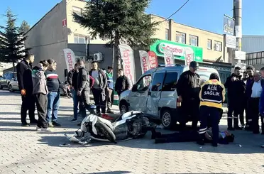 Tavşanlı’da otomobil ile motosiklet çarpıştı: 1’i ağır 2 yaralı
